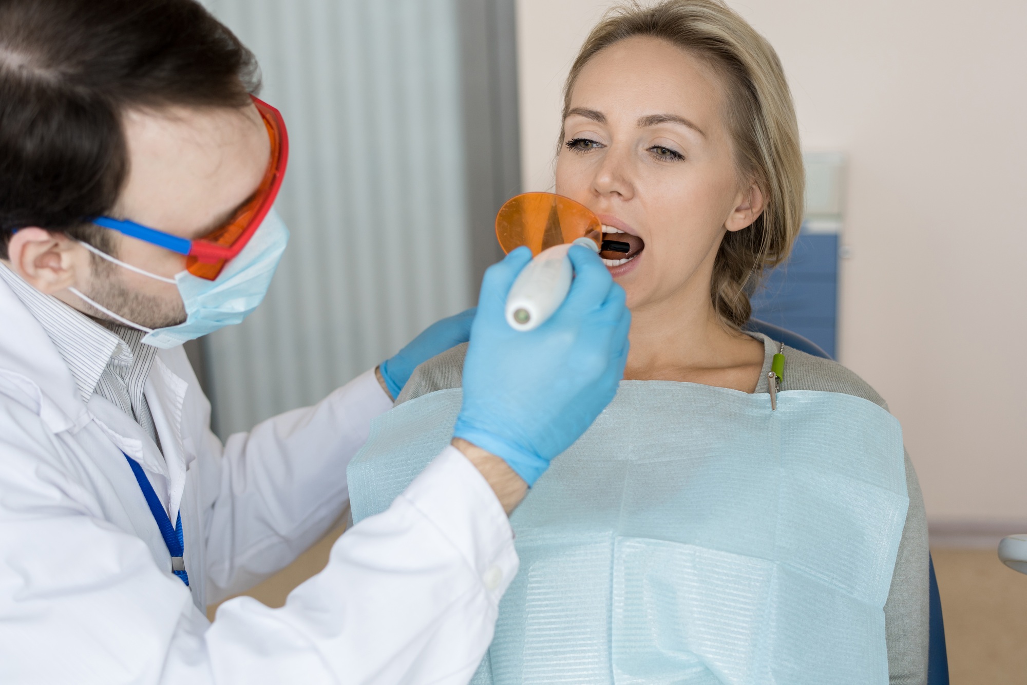 Man making tooth filling