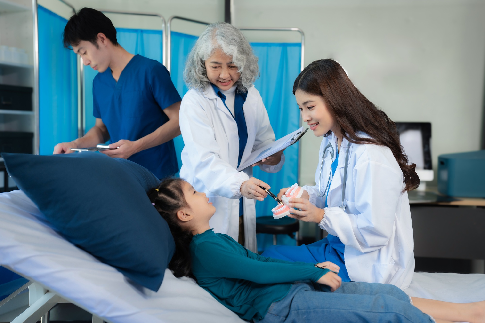 Dental team examines the oral health and provides advice on oral care for children.