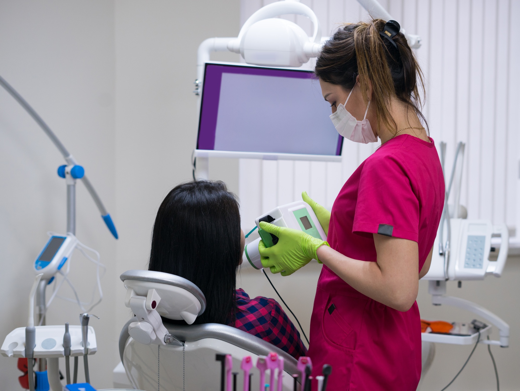 Dentist prepares to make tooth x-ray