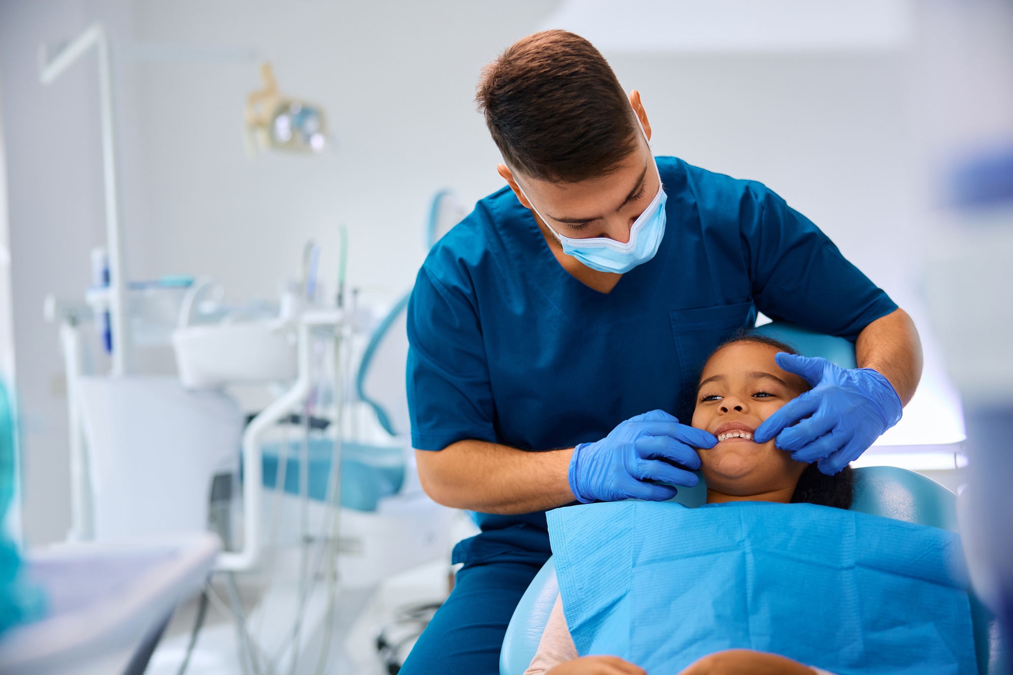Let take a look at your little teeth!